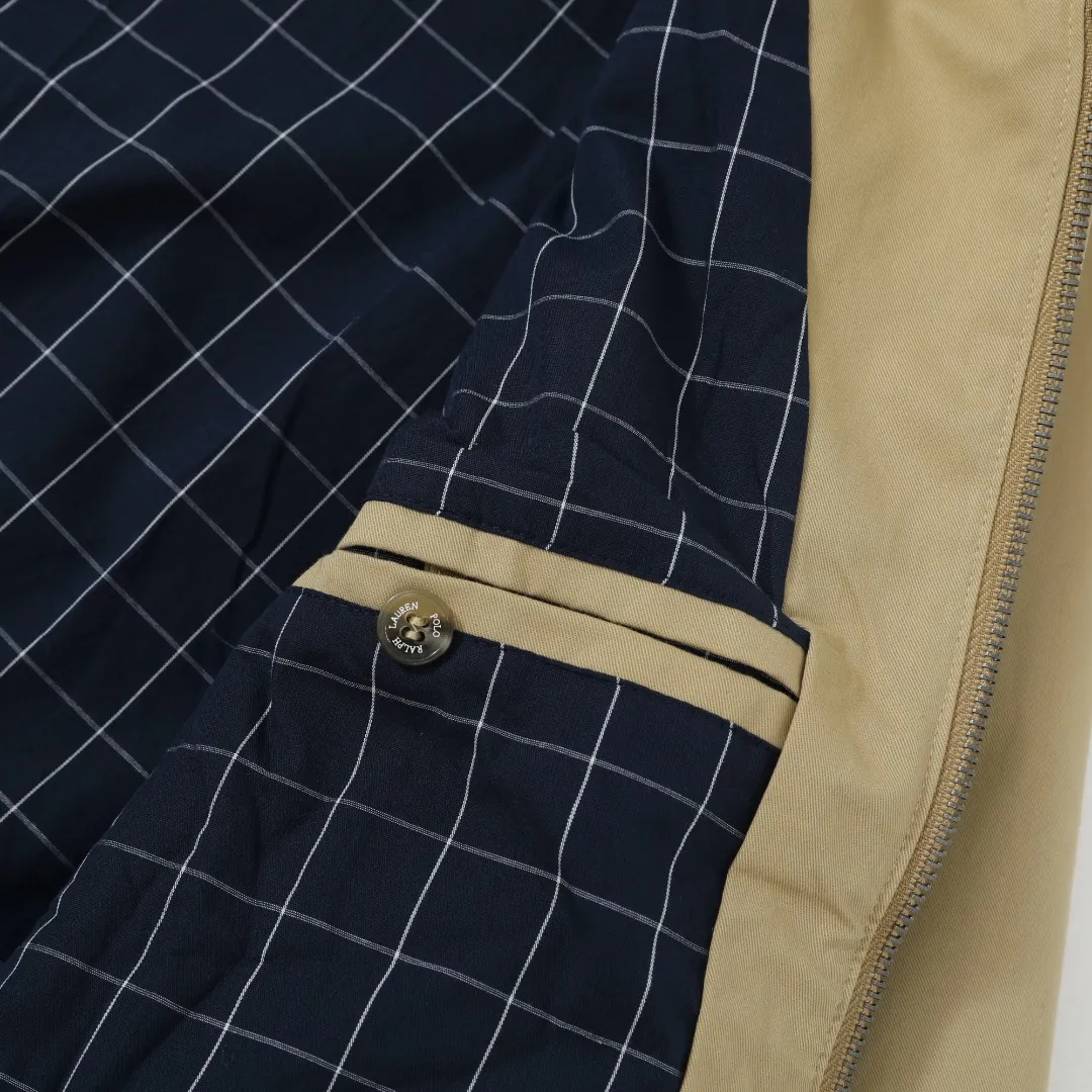 P350 Model No.: R08 Ralph Lauren/Ralph Lauren Classic Unisex Old Cadre Zipper Jacket Size #S/M/L/XL Color #Khaki Black Navy Recommended by many fashion bloggers, the Harrington jacket’s lapel zipper windproof design perfectly blends casual style with street trend elements, making it very suitable for neutral wear. The fabric texture of the jacket is excellent and comfortable to wear. It is a very versatile and trendy jacket. Original development, 100% pure cotton fabric, exquisite embroidery, evergreen style for all seasons, feel free to buy it, retro will never go out of style!  Reference# Length: 68/70/72/74 Bust: 128/132/136/140 Shoulder Width: 52/53/54/55